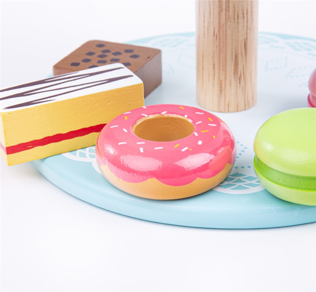 Expositor de pasteles con 9 dulces