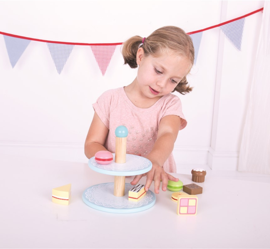 Expositor de pasteles con 9 dulces