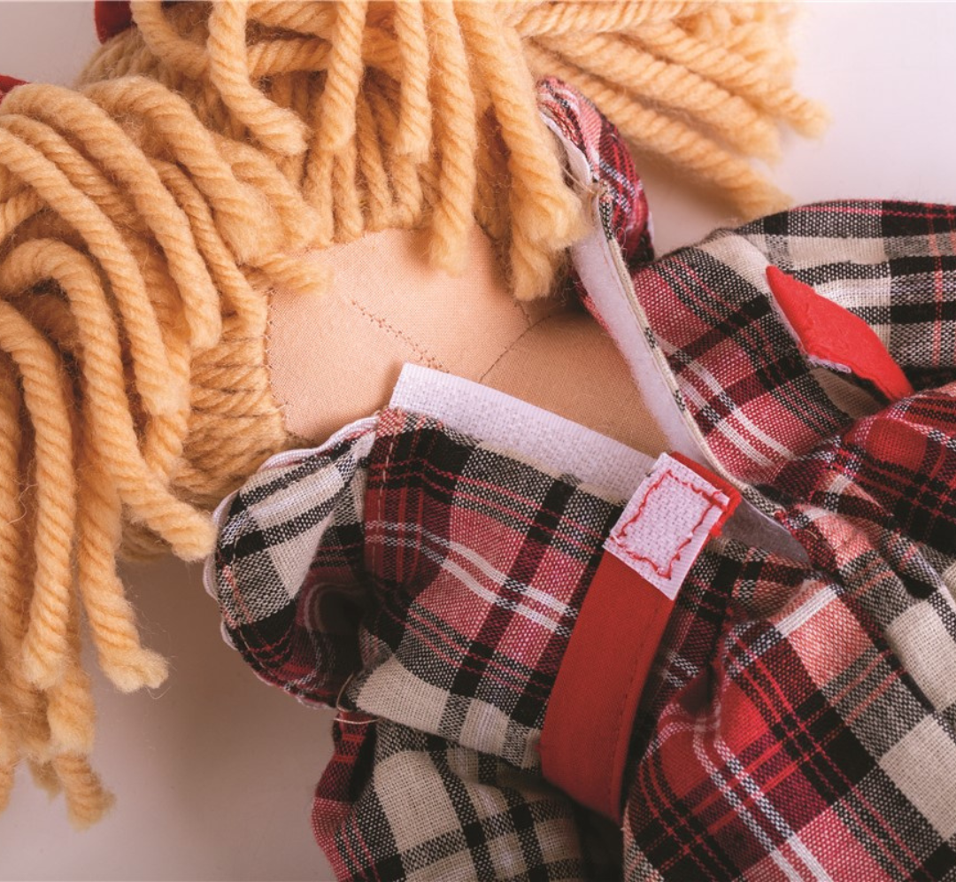 Mandie - Muñeca de tela mediana