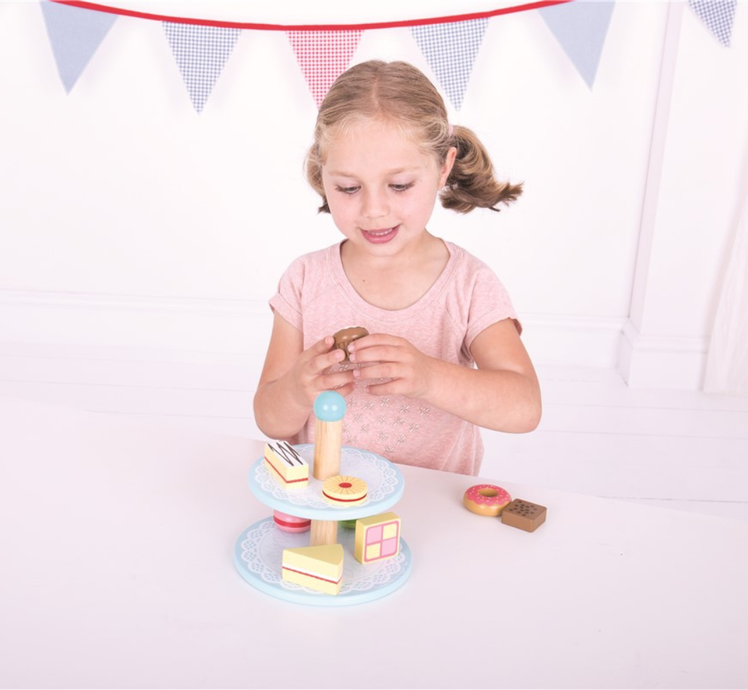 Expositor de pasteles con 9 dulces