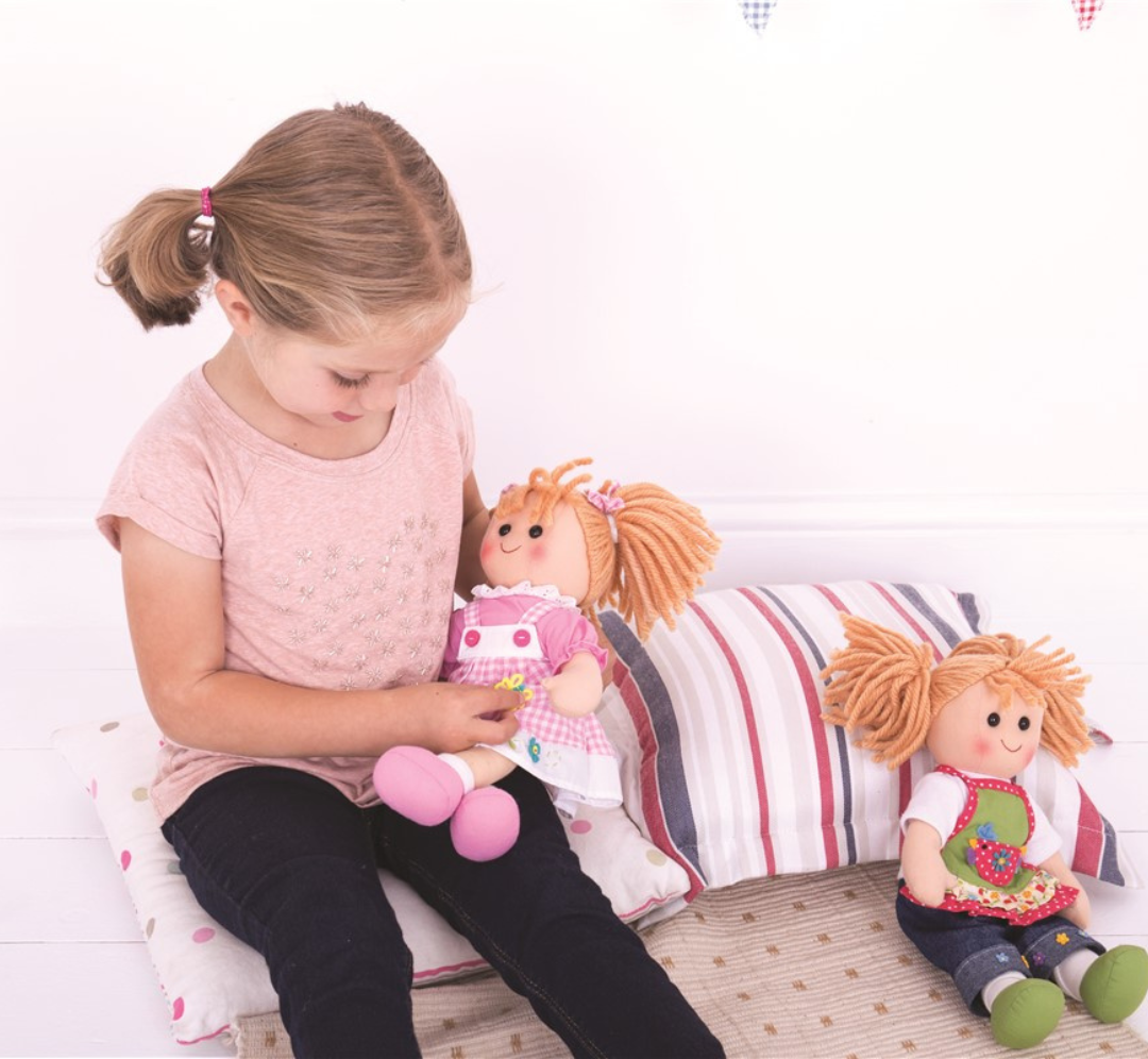 Ava - Muñeca de tela mediana