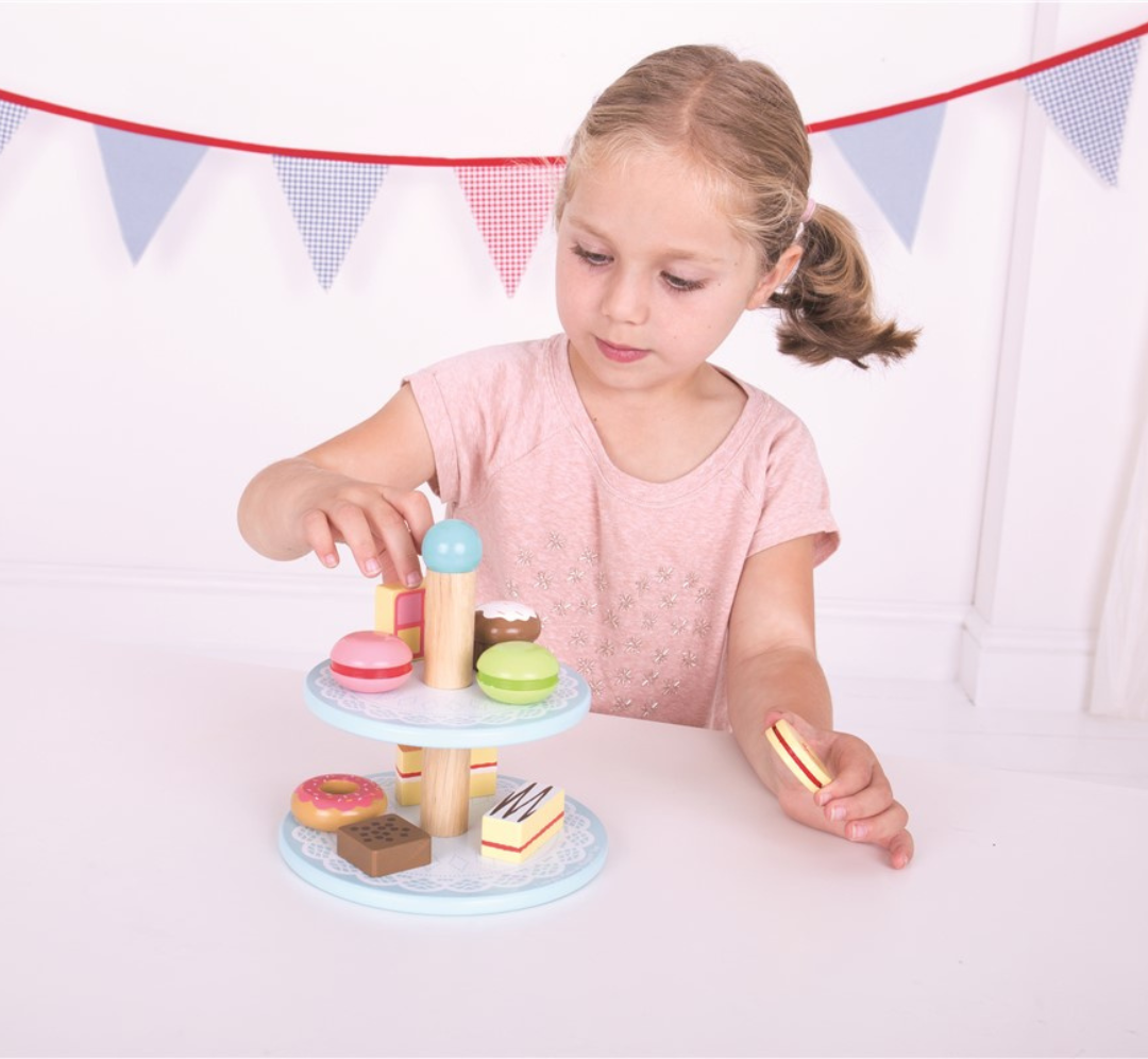 Expositor de pasteles con 9 dulces