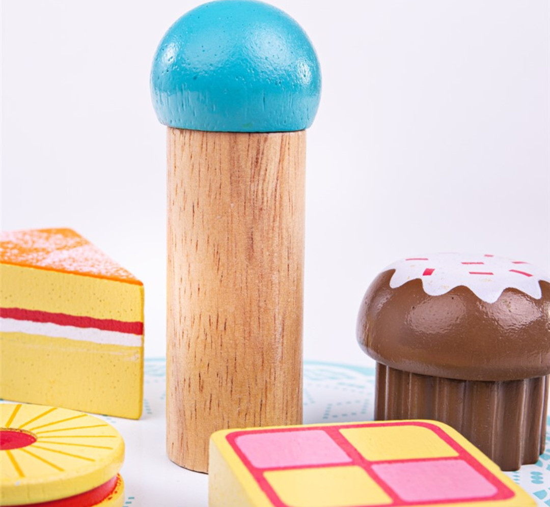 Expositor de pasteles con 9 dulces